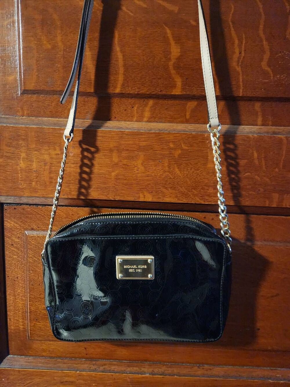 Michael Kors crossbody Black patent leather with Goldtone Hardware